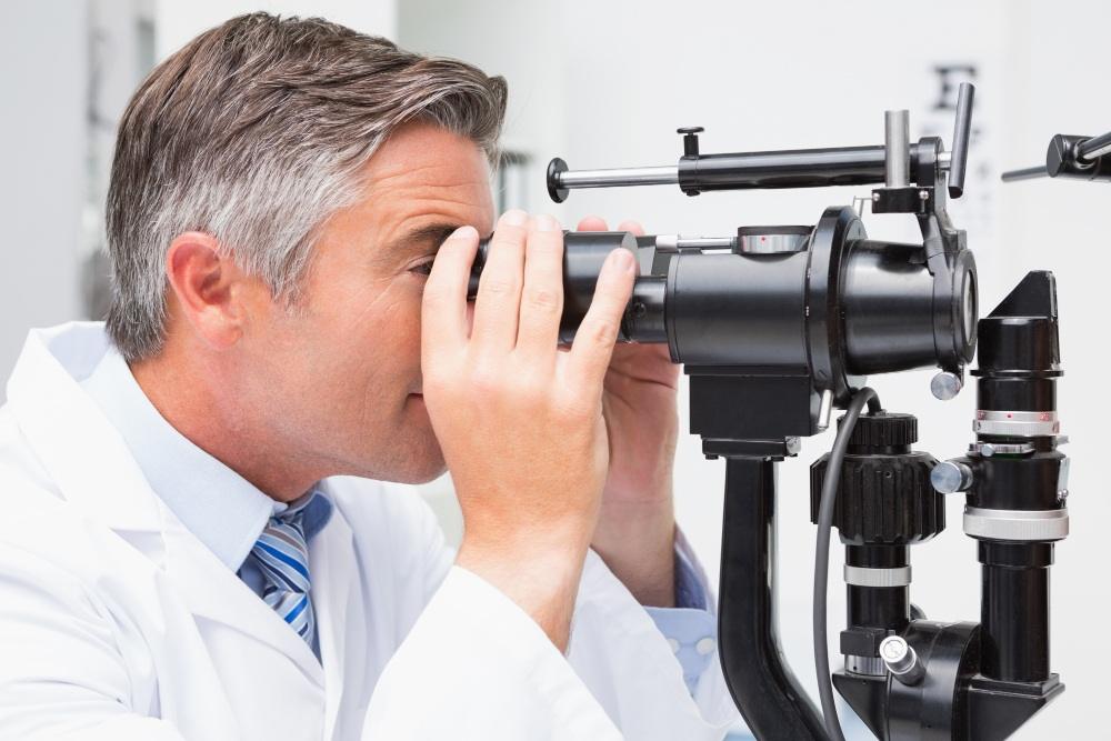 How Do Eye Care Professionals Diagnose Hypertensive Retinopathy?